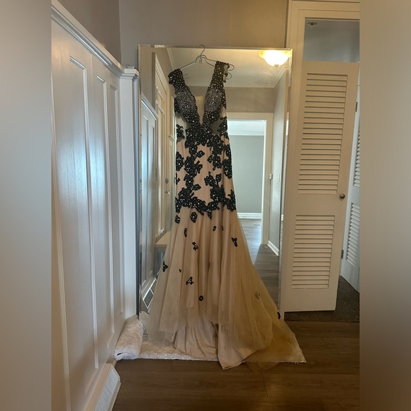 Nude and black gown mesh low cut front prom dress - Picture 3 of 15